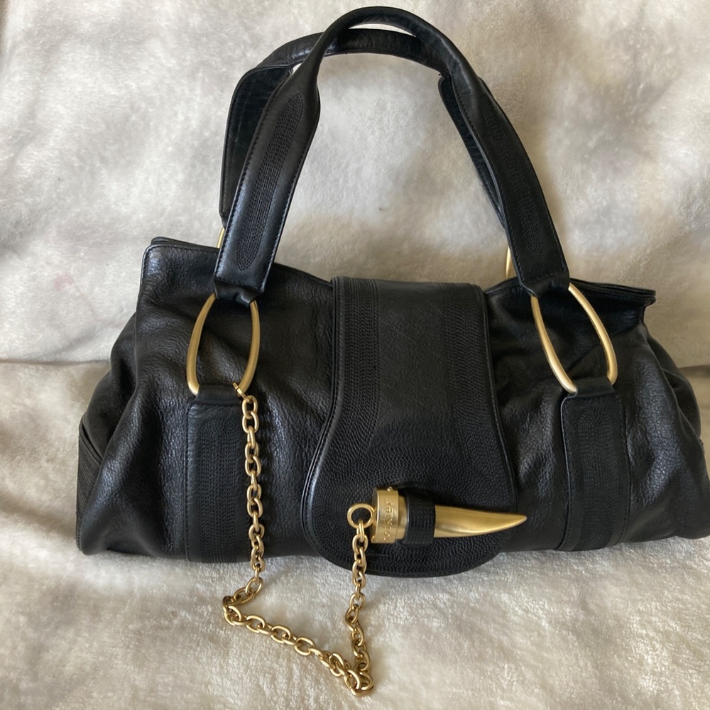 Elegant Black Leather Shoulder Bag with Gold Accents - Picture 2 of 14